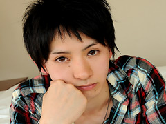 童顔ノンケ美少年が男に責められ喘ぎ感じる！ペニスはフル勃起！